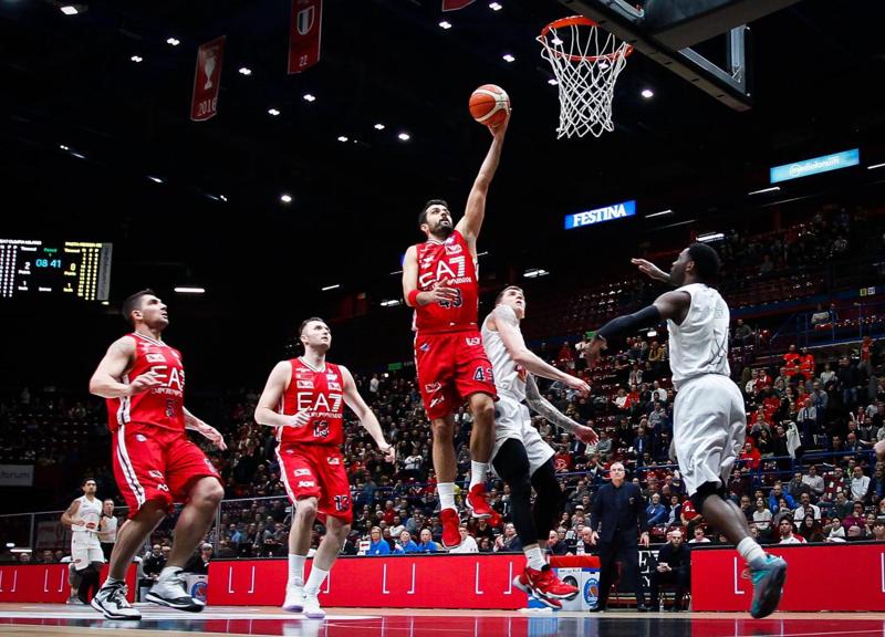 L’Olimpia Milano soffre ma batte Caserta: è primato solitario in classifica L’Olimpia Milano soffre ma batte Caserta: è primato solitario in classifica