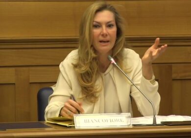 La Biancofiore: “Le bionde altoatesine a rischio per gli ormoni dei profughi”