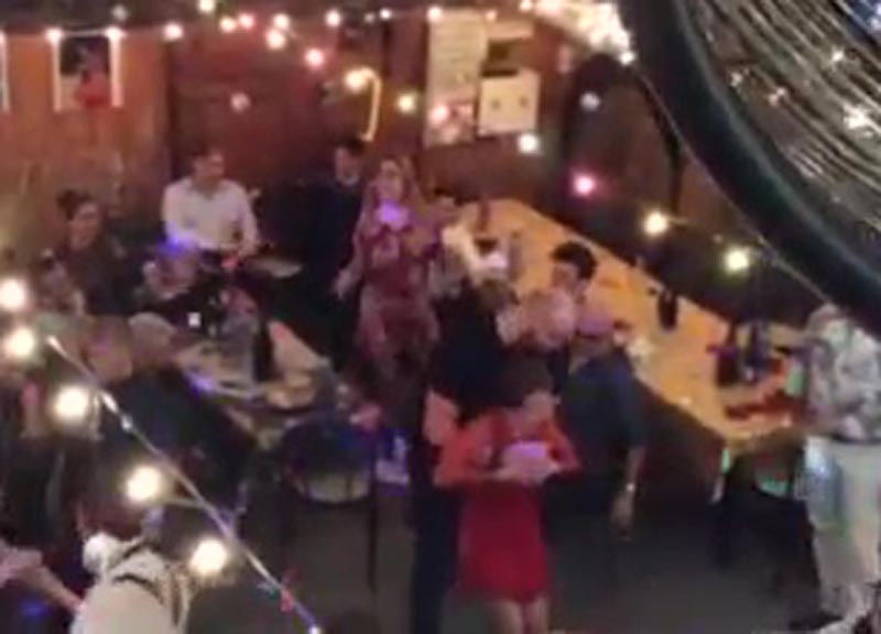 Barbara D’Urso si scatena alla Balera di Milano. IL VIDEO DI AFFARI Barbara D’Urso si scatena alla Balera di Milano. IL VIDEO DI AFFARI