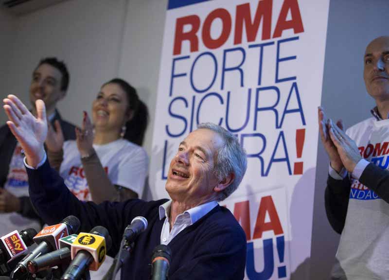 Bertolaso come Raggi e Marchini: lista civica, addio ai partiti Bertolaso come Raggi e Marchini: lista civica, addio ai partiti