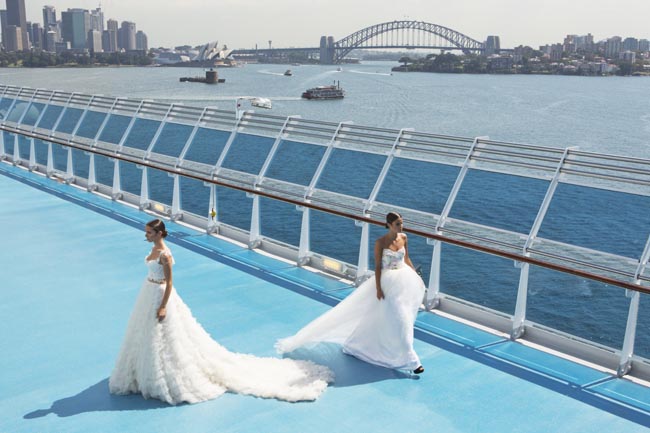 Spettacolare sfilata di moda in mezzo all’oceano: le foto
