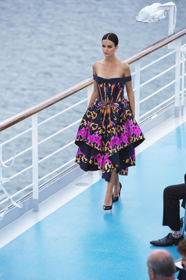Spettacolare sfilata di moda in mezzo all’oceano: le foto