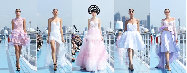Spettacolare sfilata di moda in mezzo all’oceano: le foto