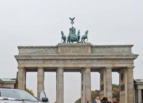 Germania: bomba esplode su un’auto a Berlino, morto autista Germania: bomba esplode su un’auto a Berlino, morto autista