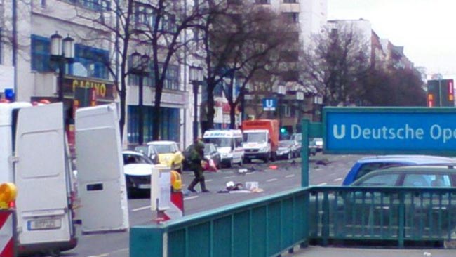 Berlino: esplode un’auto, muore il conducente. Foto e video Berlino: esplode un’auto, muore il conducente. Foto e video