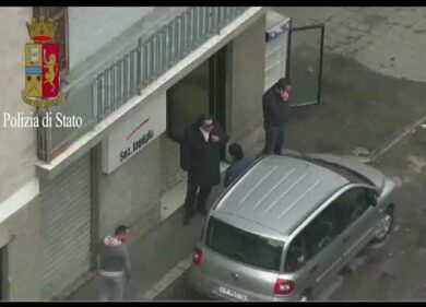 Mafia, maxi-blitz contro il clan Parisi a Bari. Le intercettazioni.