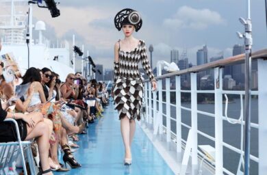 Spettacolare sfilata di moda in mezzo all’oceano: le foto