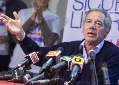 “Leghisti a Roma, tutti ex fascisti”. L’affondo al vetriolo di Berlusconi