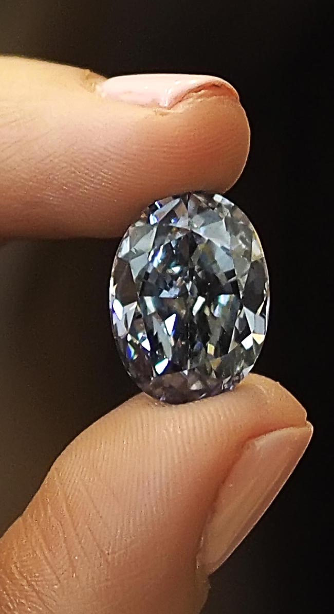 All’asta il diamante perfetto: è blu e vale oltre 30 mln di dollari