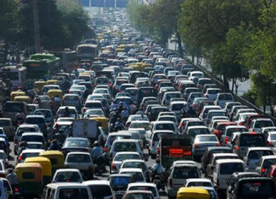 Crisi e caro benzina. E il traffico scompare. Roma quarta in Italia per caos sulle strade