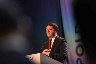 Renzi snobba il prevertice del Pse. E a Bruxelles lancia il progetto Odysseus