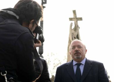 Storace pacifista. “Meloni e Bertolaso domenica a casa mia”