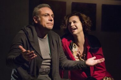 “Diamoci del tu”: a teatro la commedia esistenziale di Norm Foster