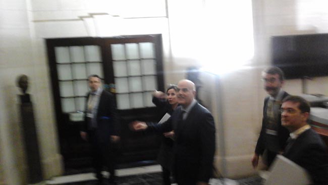 Eni, Descalzi taglia costi e investimenti. Ma la cedola rimane a 80 cent