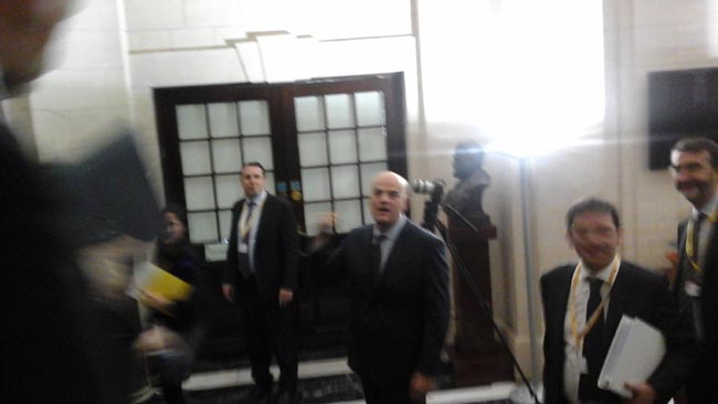 Eni, Descalzi taglia costi e investimenti. Ma la cedola rimane a 80 cent