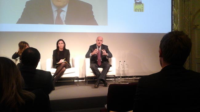 Eni, Descalzi taglia costi e investimenti. Ma la cedola rimane a 80 cent