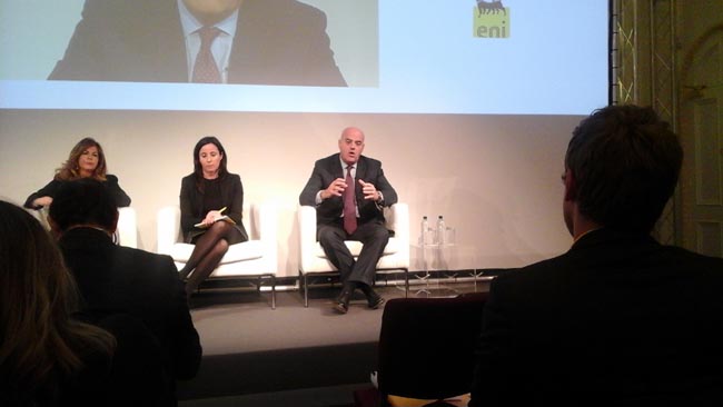 Eni, Descalzi taglia costi e investimenti. Ma la cedola rimane a 80 cent