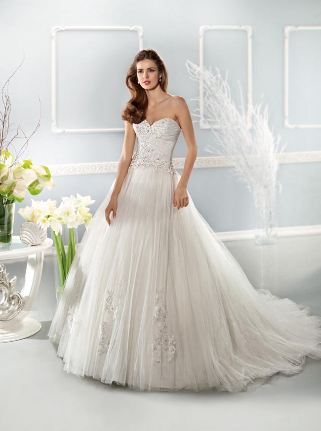 Matrimoni, l’abito da sposa ora si compra online. La nuova tendenza Matrimoni, l’abito da sposa ora si compra online. La nuova tendenza