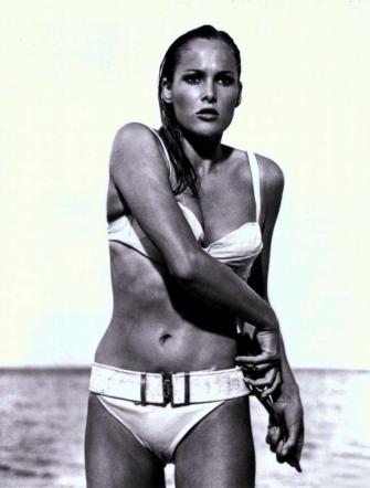 Ursula Andress, gli 80 anni della prima Bond girl. LE IMMAGINI