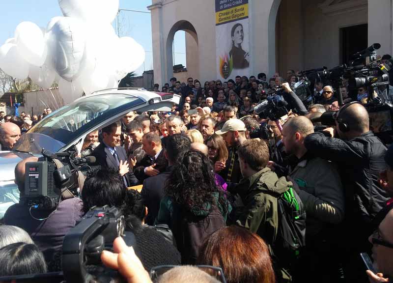 Ucciso da Foffo e Prato Il grido: “Giustizia per Luca Varani” Ucciso da Foffo e Prato Il grido: “Giustizia per Luca Varani”