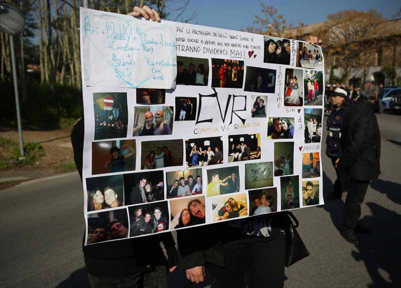 Ucciso da Foffo e Prato Il grido: “Giustizia per Luca Varani” Ucciso da Foffo e Prato Il grido: “Giustizia per Luca Varani”
