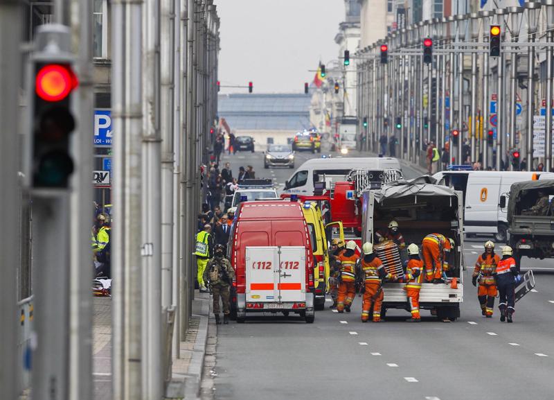 Bruxelles, la metropolitana paralizzata dopo l’attentato Bruxelles, la metropolitana paralizzata dopo l’attentato