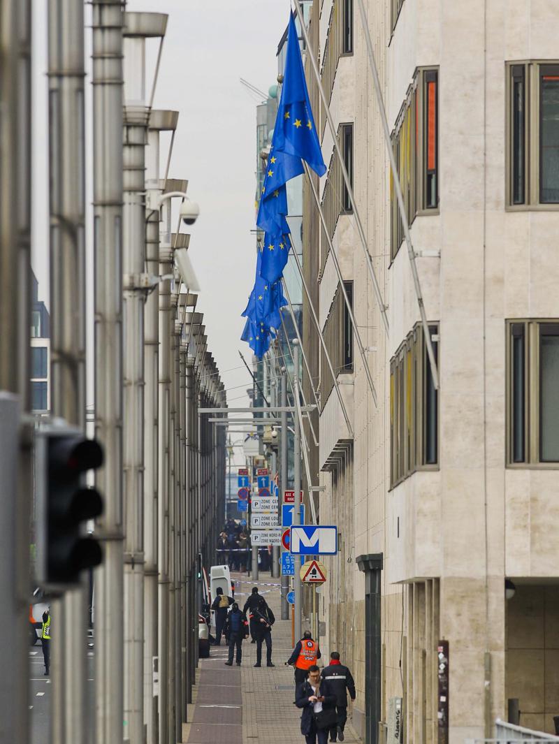 Bruxelles, la metropolitana paralizzata dopo l’attentato Bruxelles, la metropolitana paralizzata dopo l’attentato