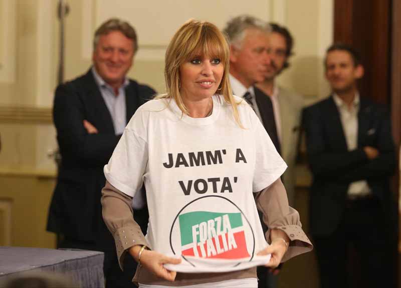Berlusconi: “Bertolaso è un campione per Roma”. Spunta la Mussolini Berlusconi: “Bertolaso è un campione per Roma”. Spunta la Mussolini