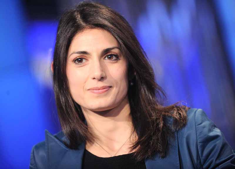 Raggi e M5S cannonate a Caltagirone. “Difende la Finanza insieme al Pd” Raggi e M5S cannonate a Caltagirone. “Difende la Finanza insieme al Pd”