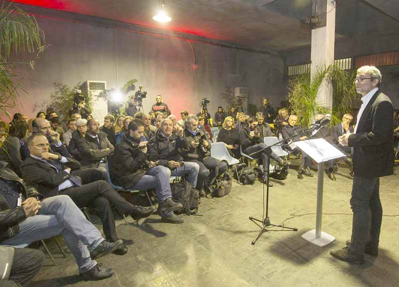 Pd-M5S: la guerra per Roma: “Cara Raggi: prova la tua onestà” Pd-M5S: la guerra per Roma: “Cara Raggi: prova la tua onestà”