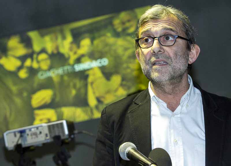 Pd-M5S: la guerra per Roma: “Cara Raggi: prova la tua onestà” Pd-M5S: la guerra per Roma: “Cara Raggi: prova la tua onestà”
