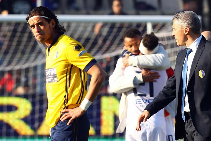 Modena, esonerato Hernan Crespo. La moglie: “Lavorava gratis m…e” Modena, esonerato Hernan Crespo. La moglie: “Lavorava gratis m…e”