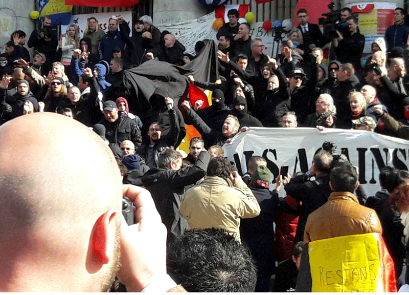 Tensione a Bruxelles, neonazisti in piazza Tensione a Bruxelles, neonazisti in piazza