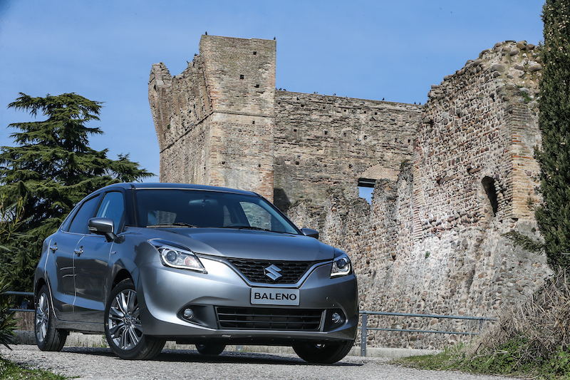 Suzuki Baleno: l’auto che rifiuta le definizioni convenzionali Suzuki Baleno: l’auto che rifiuta le definizioni convenzionali