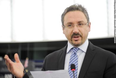 Trivelle, la denuncia del M5S: “Europa in mano alle lobby”