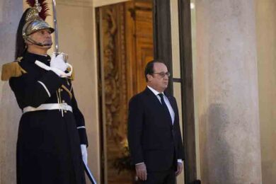 Francia, niente revoca della nazionalità agli accusati di terrorismo