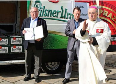 Per il Santo Padre arriva la birra benedetta dal Vescovo