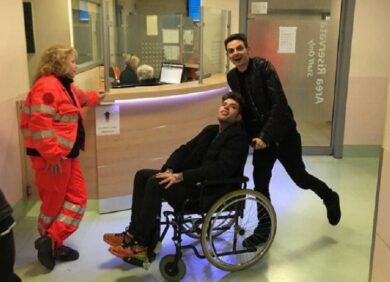 Fedez, nuova lite con il vicino: torna a casa alle 4 “sgasando” con l’auto