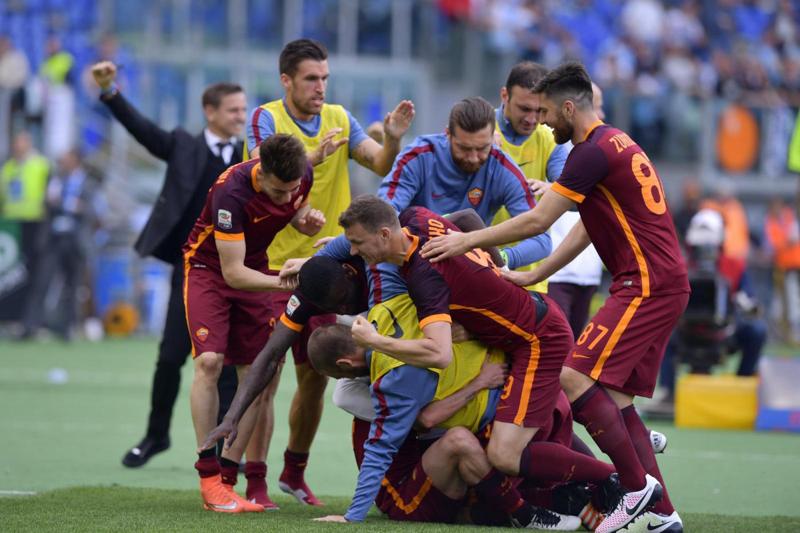 Roma distrugge la Lazio nel derby. Spalletti: “Mi spiace per Totti, ma…” Roma distrugge la Lazio nel derby. Spalletti: “Mi spiace per Totti, ma…”