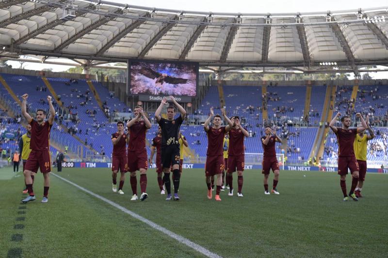 Roma distrugge la Lazio nel derby. Spalletti: “Mi spiace per Totti, ma…” Roma distrugge la Lazio nel derby. Spalletti: “Mi spiace per Totti, ma…”