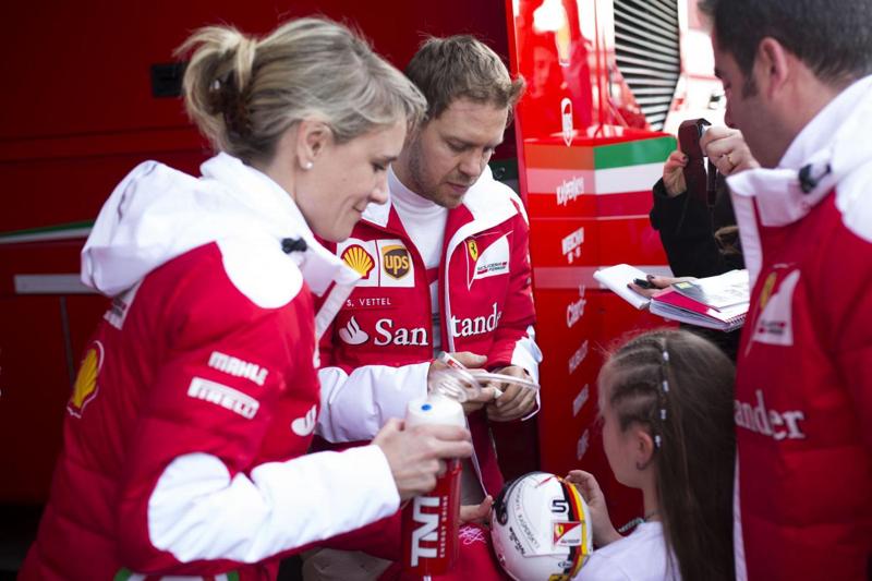 F.1: Gp Bahrain, Vettel si ritira nel giro ricognizione. “Che frustrazione” F.1: Gp Bahrain, Vettel si ritira nel giro ricognizione. “Che frustrazione”