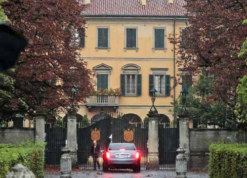 Arcore, Berlusconi dona terreno e inaugura una pista ciclabile Arcore, Berlusconi dona terreno e inaugura una pista ciclabile
