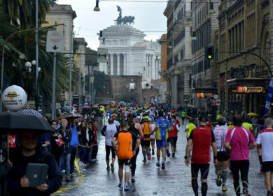 Croce Rossa alla Maratona. Soccorritori in bicicletta