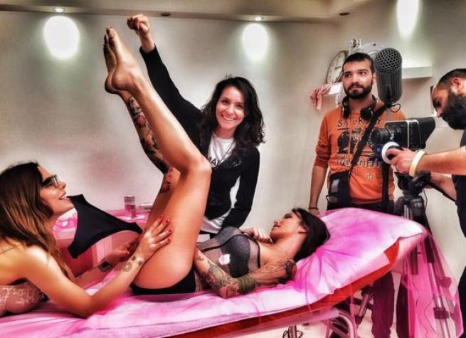 Naike Rivelli, ecco i tweet con il fidanzato dell’ex ministro Guidi Naike Rivelli, ecco i tweet con il fidanzato dell’ex ministro Guidi