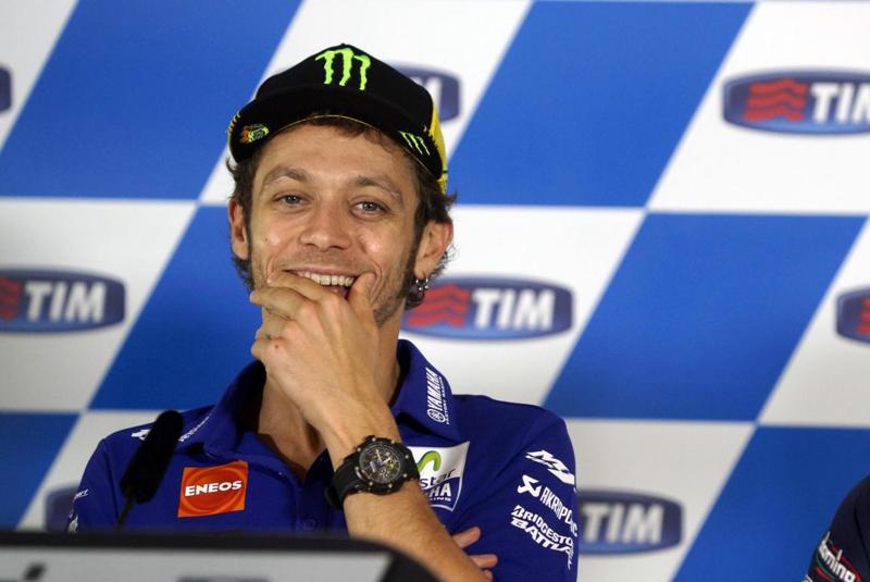 MotoGp, Valentino Rossi si sbilancia: “Jorge Lorenzo penso andrà in Ducati” MotoGp, Valentino Rossi si sbilancia: “Jorge Lorenzo penso andrà in Ducati”