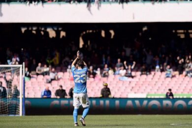 Gabbiadini fa l’Higuain: Napoli tris sul Verona. Ma è protesta al San Paolo