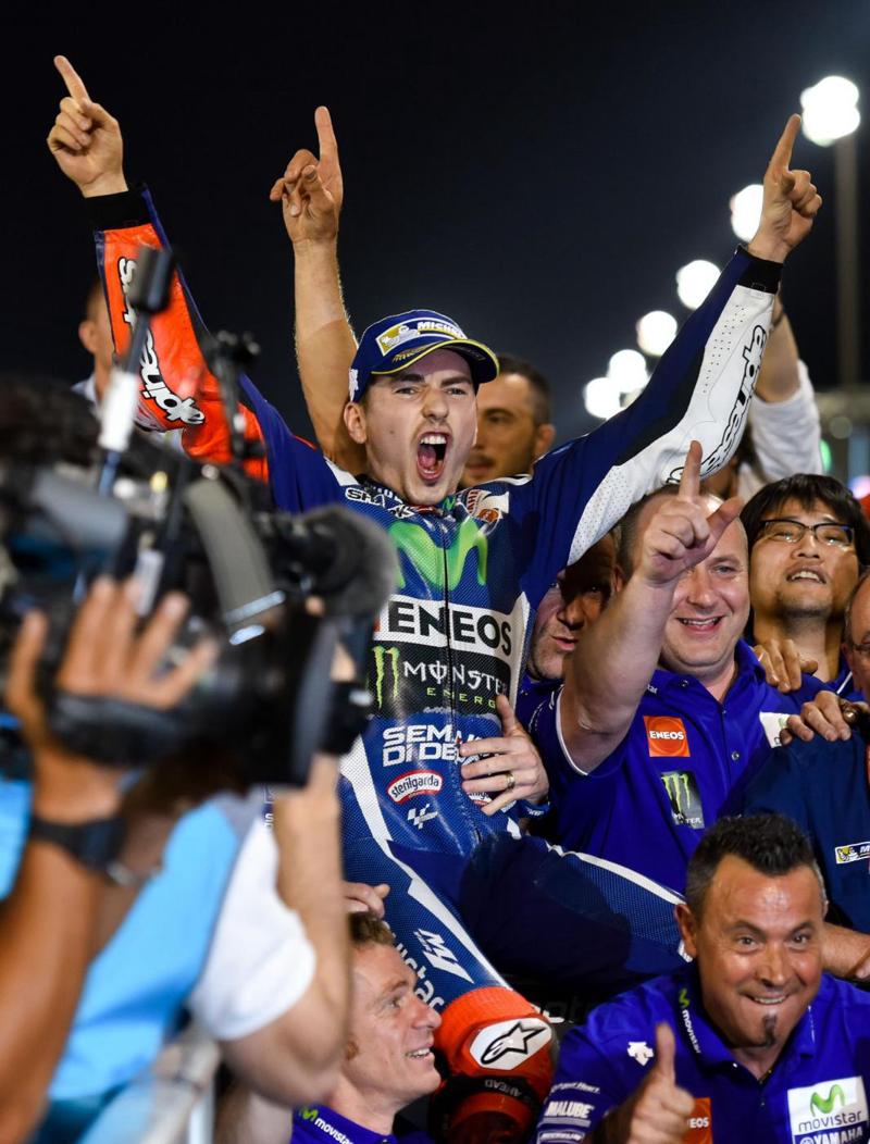 Jorge Lorenzo accusa: “Valentino Rossi mi copia anche le marce e…” Jorge Lorenzo accusa: “Valentino Rossi mi copia anche le marce e…”
