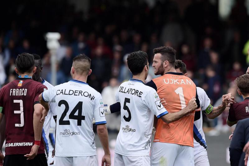 Serie B, Latina choc: “Pronti a ritirare la squadra, perchè…” Serie B, Latina choc: “Pronti a ritirare la squadra, perchè…”