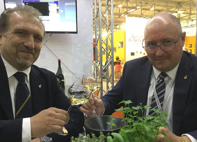 Uno Sciacchetrà con Ais Liguria in vista di Mare e Mosto