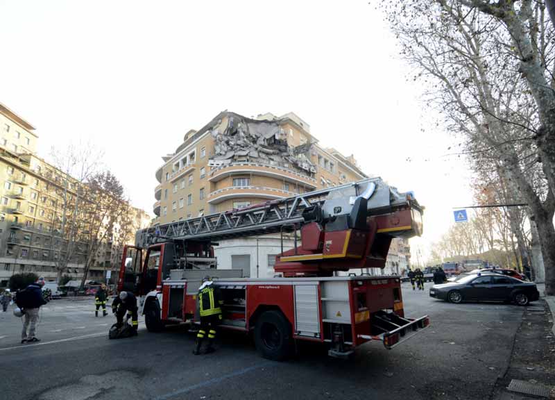 Crollo al Flaminio, proroga ai consulenti. Tempi lunghi per il rientro degli inquilini Crollo al Flaminio, proroga ai consulenti. Tempi lunghi per il rientro degli inquilini